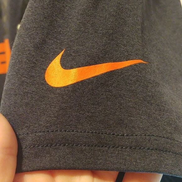 Nike. Bears Dry-Fit Sports Shirt. Size Medium. Like New. - Picture 3 of 8